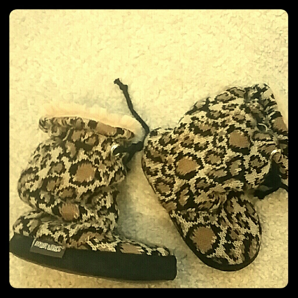 Muk Luks girls leopard print sweater boots